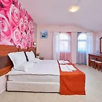 Hotell Karolina 4*