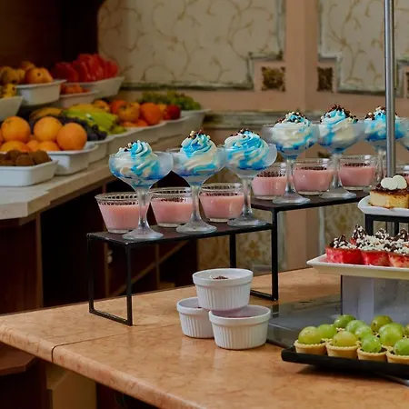 Karolina فندق 4*