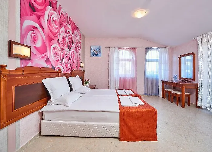 Отель Karolina 4*